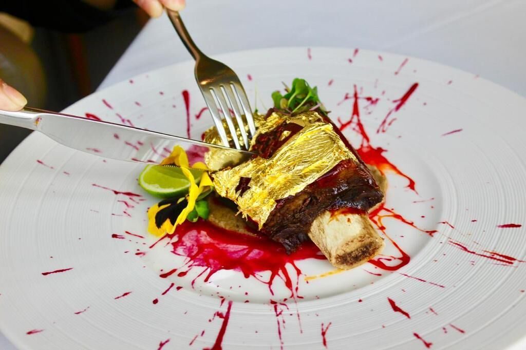 Pier 7 Atelier M Three-course menu gold steak